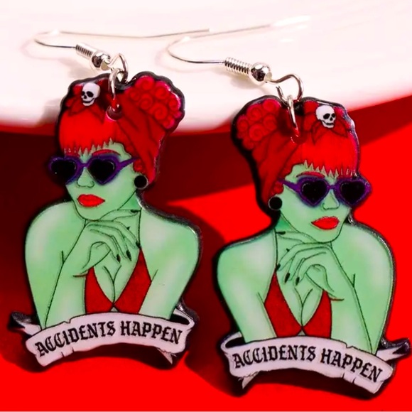 NWT BEETLEJUICE MISS ARGENTINA AKA LITTLE MISS ACCIDENT ACRYLIC DANGLE EARRINGS - Picture 2 of 5